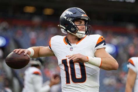 Rookie Bo Nix strengthens his bid for the Broncos' starting QB .